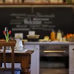 Bed & Breakfast Residenza Cecchi 4*